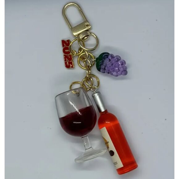 3D Wine Bottle Glass Grapes Keychain Bag Hang Tag Clip - Picture 3 of 4